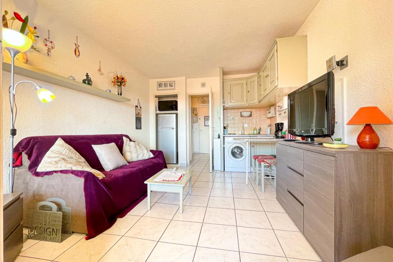 Bright Apartment With Pool Fréjus Eksteriør billede
