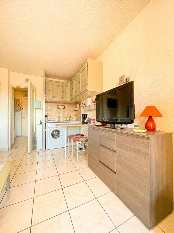 Bright Apartment With Pool Fréjus Eksteriør billede