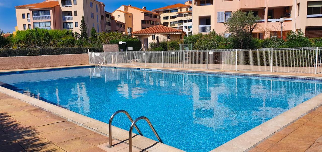 Bright Apartment With Pool Fréjus Eksteriør billede